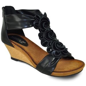 Vangelo Aisha Floral Wedge Sandal